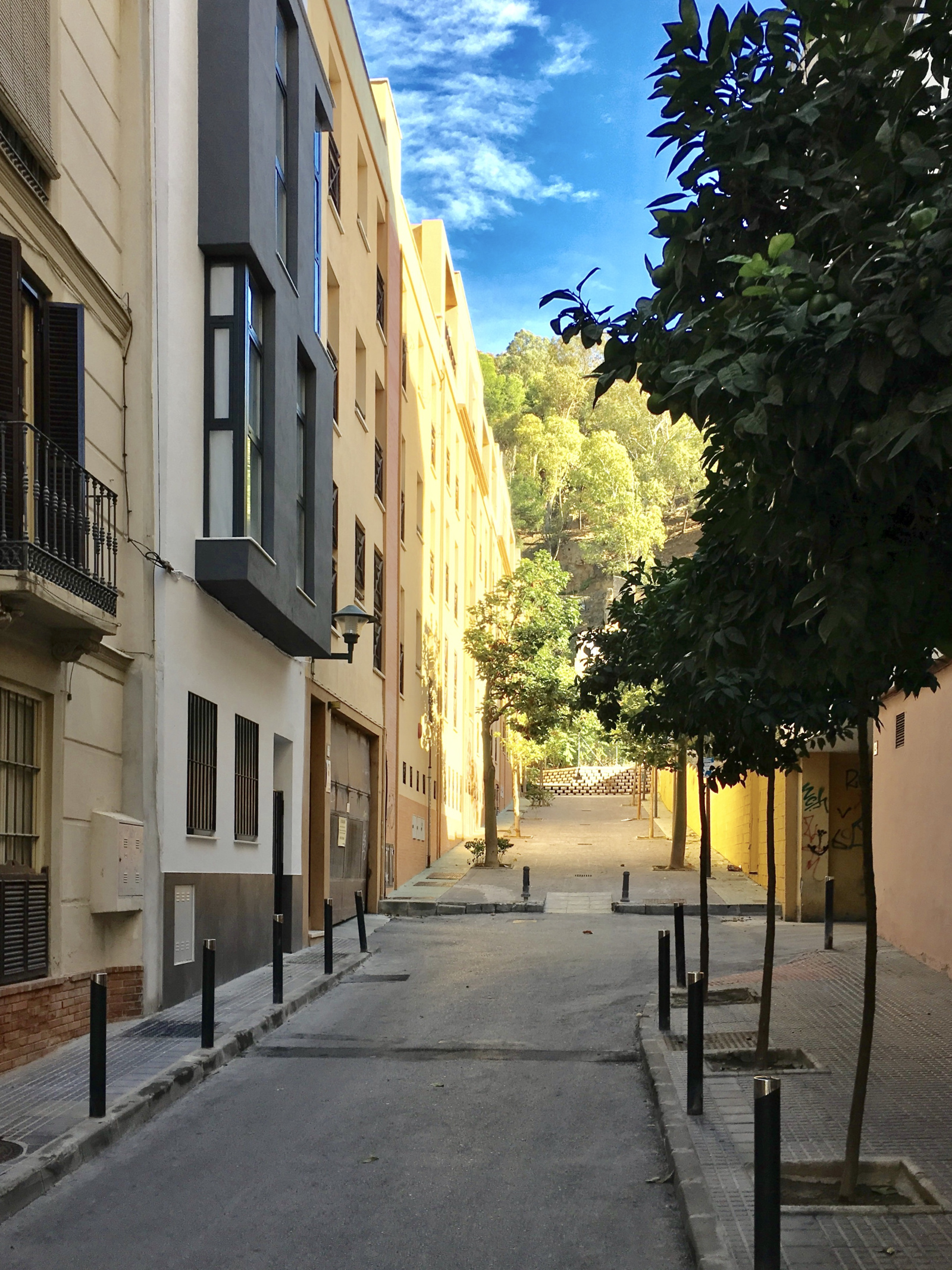 Apartamentos turísticos y vacacionales baratos en Málaga. Buenos precios en la zona de la playa, en El Palo y en la zona centro de la ciudad. Posibilidad de aparcamiento gratuito. - Picacho Bajo