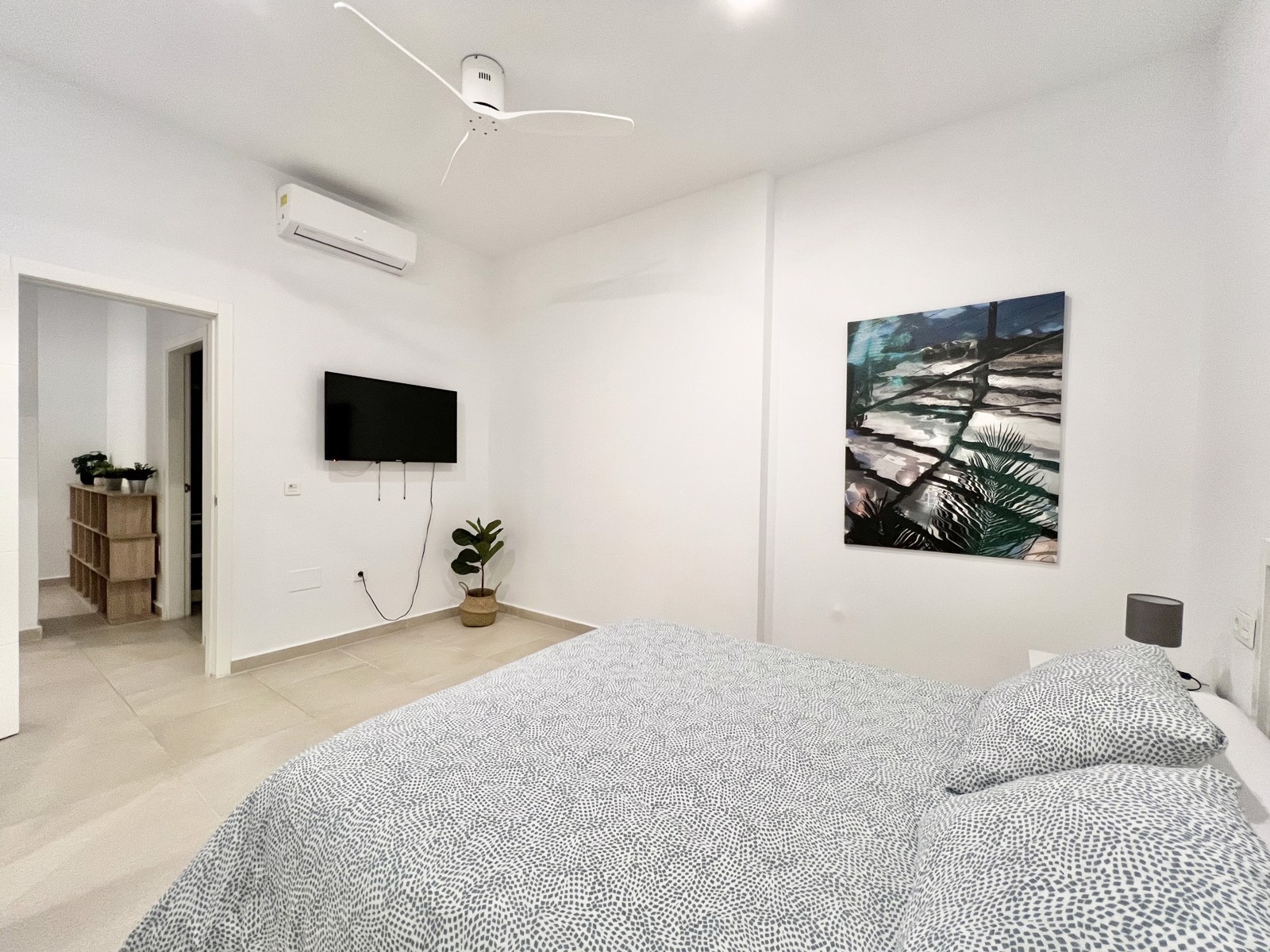 Apartamentos turísticos y vacacionales baratos en Málaga. Buenos precios en la zona de la playa, en El Palo y en la zona centro de la ciudad. Posibilidad de aparcamiento gratuito. - Estación centro VIALIA 1