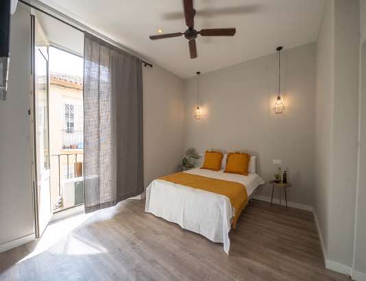 Holiday aparaments in the city center of Málaga and El Palo beach. Car parking may be available. Our booking rating is: 8.9. Our Airbnb rating is: 4.8