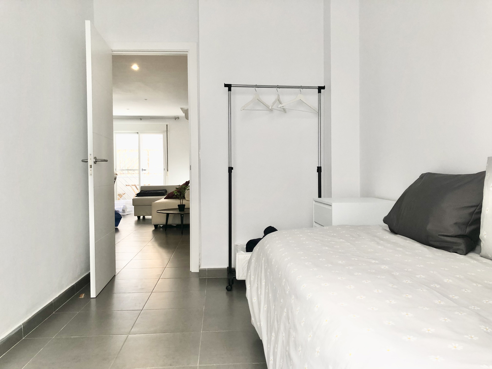 Apartamentos turísticos y vacacionales baratos en Málaga. Buenos precios en la zona de la playa, en El Palo y en la zona centro de la ciudad. Posibilidad de aparcamiento gratuito. - VARELA B 2 DORMITORIOS