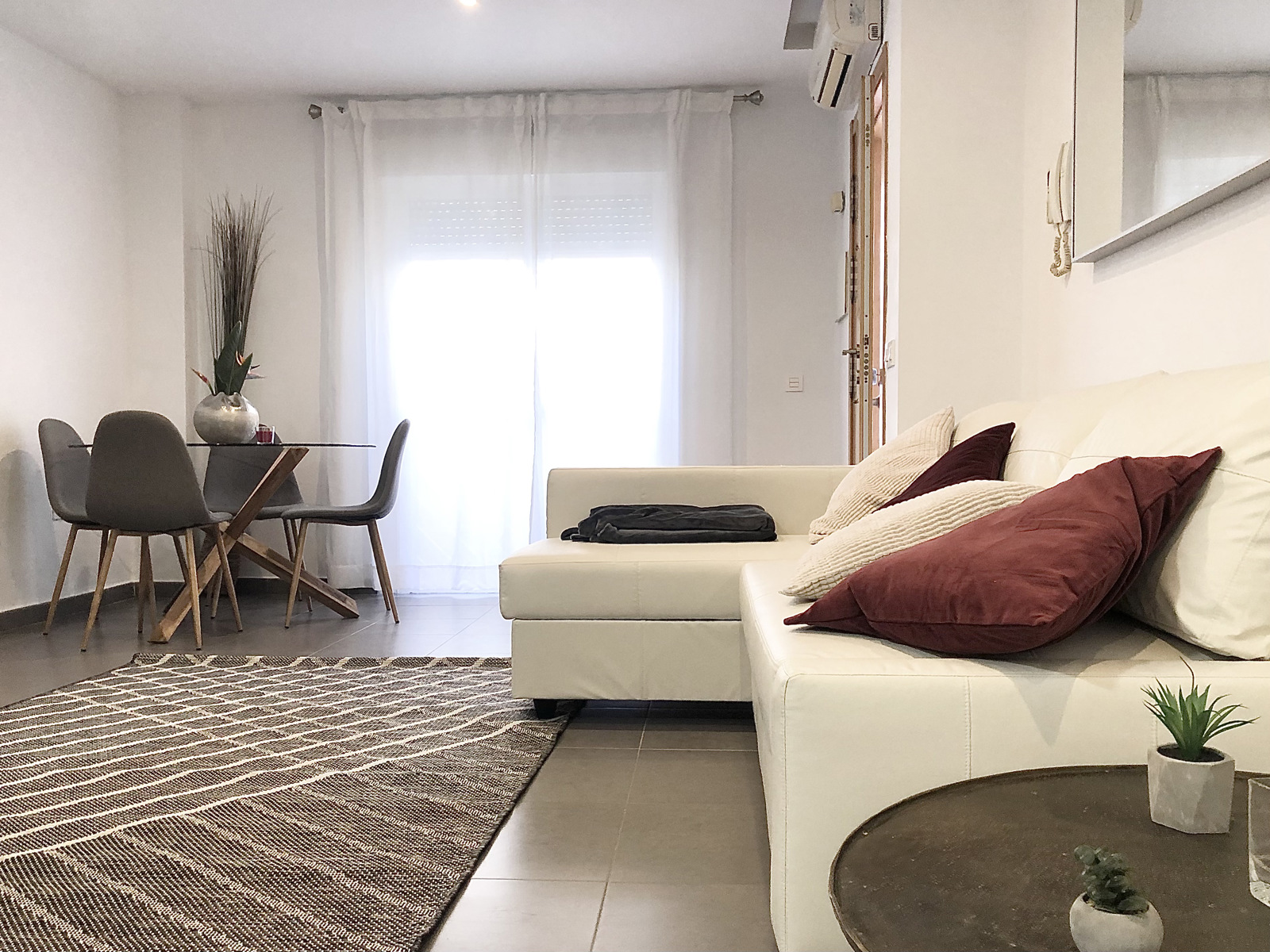 Holiday rental apartaments in Málaga. Apartments in the city center and El Palo beach. The best location in Málaga. - VARELA B 2 DORMITORIOS