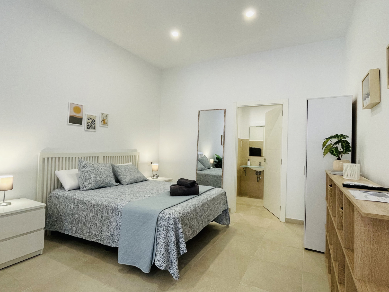 Apartamentos turísticos y vacacionales baratos en Málaga. Buenos precios en la zona de la playa, en El Palo y en la zona centro de la ciudad. Posibilidad de aparcamiento gratuito. - Estación Centro VIALIA 7