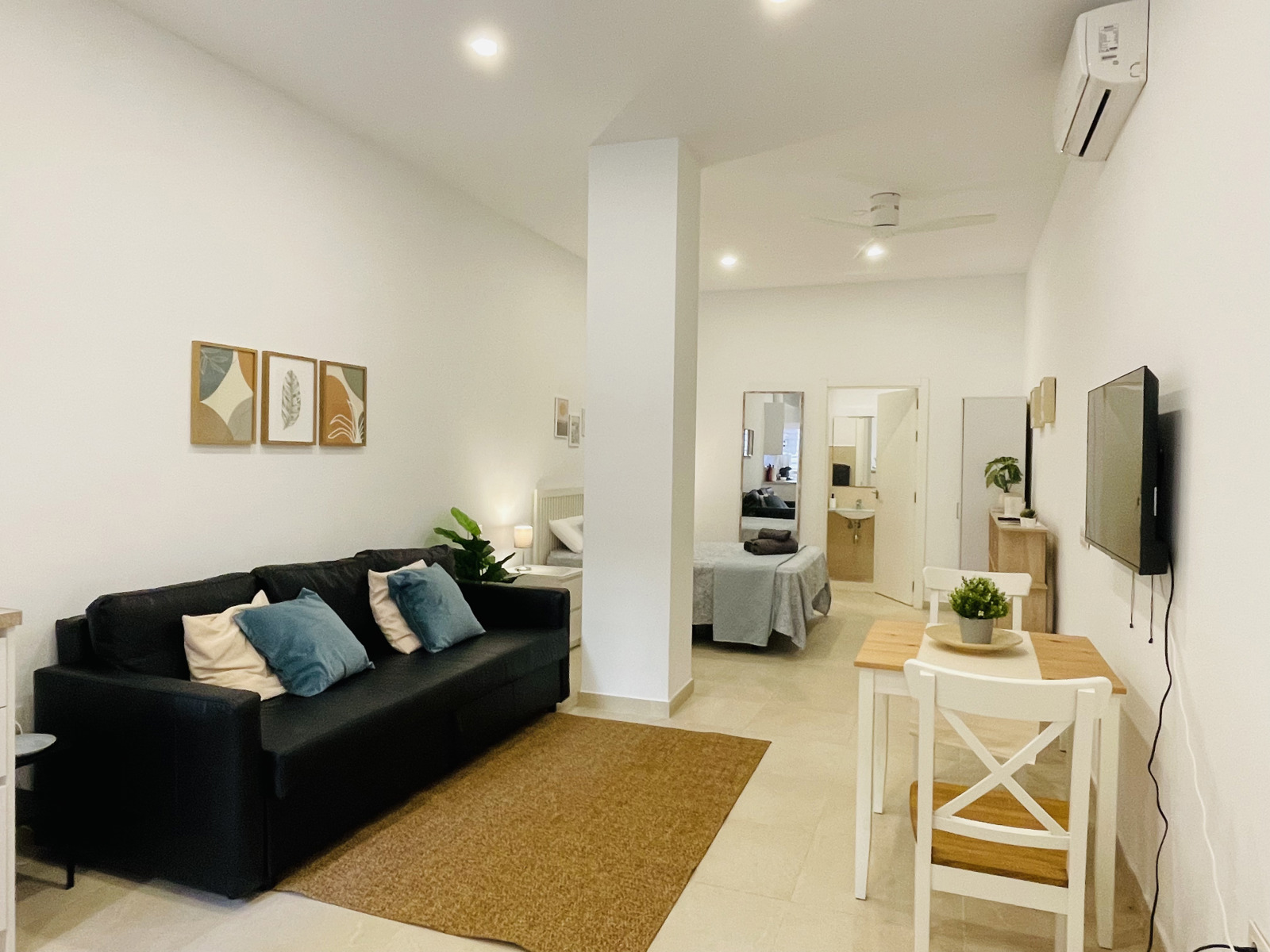 Apartamentos turísticos y vacacionales baratos en Málaga. Buenos precios en la zona de la playa, en El Palo y en la zona centro de la ciudad. Posibilidad de aparcamiento gratuito. - Estación Centro VIALIA 7