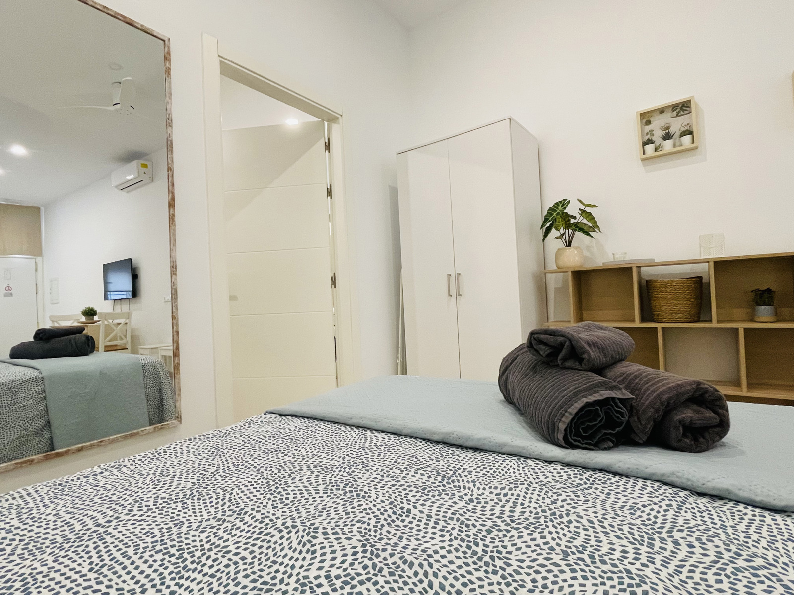 Apartamentos turísticos y vacacionales baratos en Málaga. Buenos precios en la zona de la playa, en El Palo y en la zona centro de la ciudad. Posibilidad de aparcamiento gratuito. - Estación Centro VIALIA 7