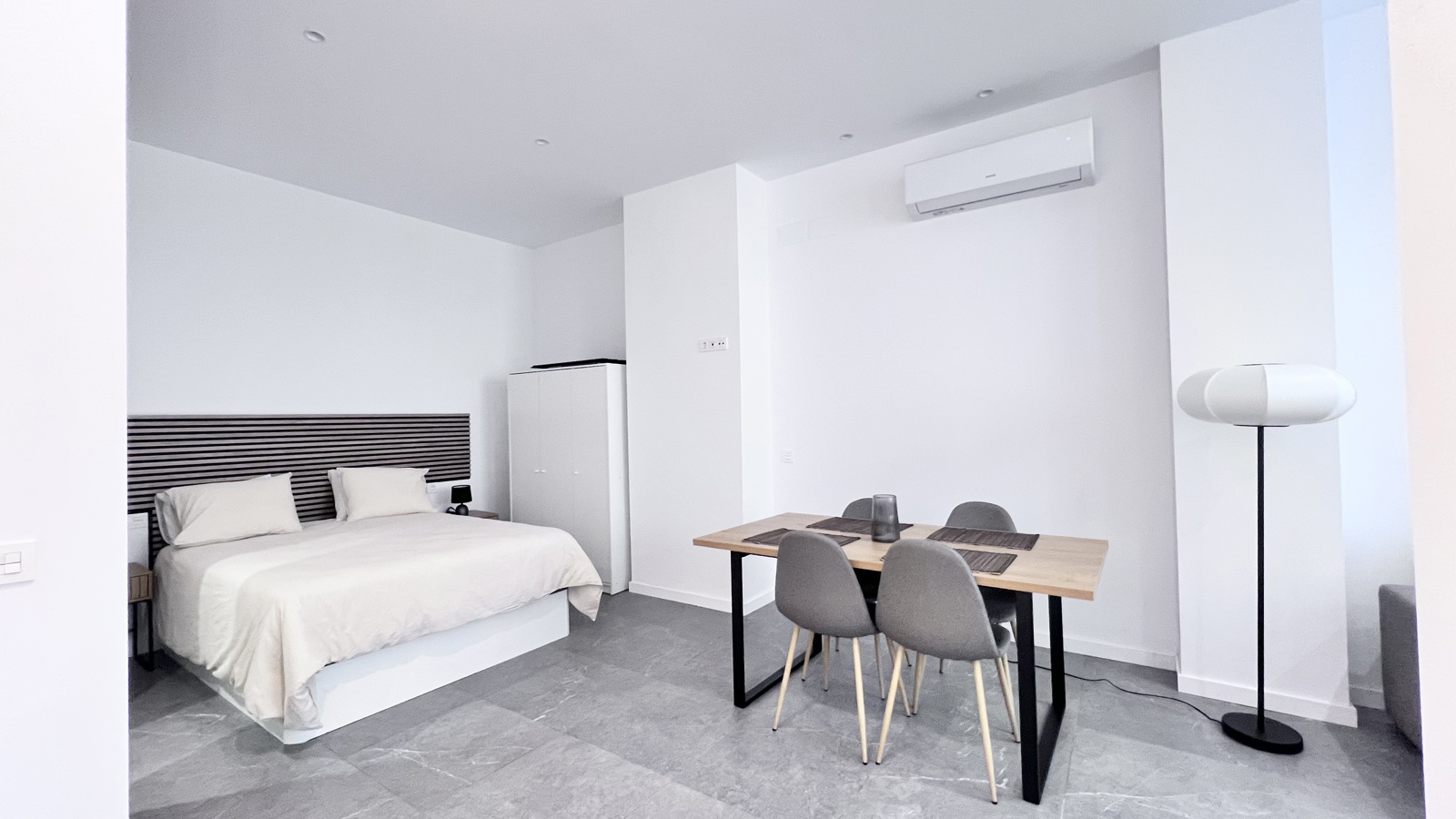 Apartamentos turísticos y vacacionales baratos en Málaga. Buenos precios en la zona de la playa, en El Palo y en la zona centro de la ciudad. Posibilidad de aparcamiento gratuito. - FERRANDIZ 46